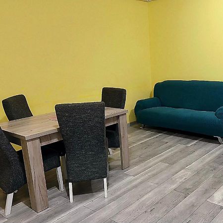 Kiwi Apartment Бистрица Экстерьер фото